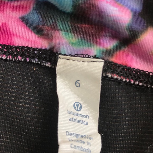 3/20$ Lululemon short shorts - Picture 2 of 4